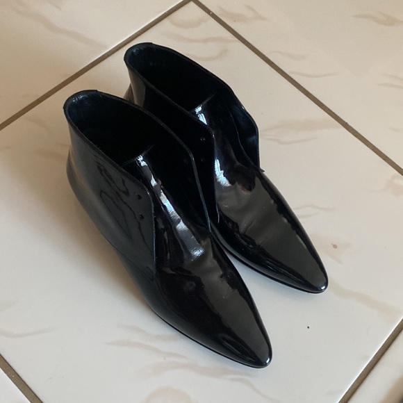 New SAINT LAURENT WOMEN'S 'JONAS' PATENT LEATHER ANKLE BOOTS BLACK. - Picture 3 of 9